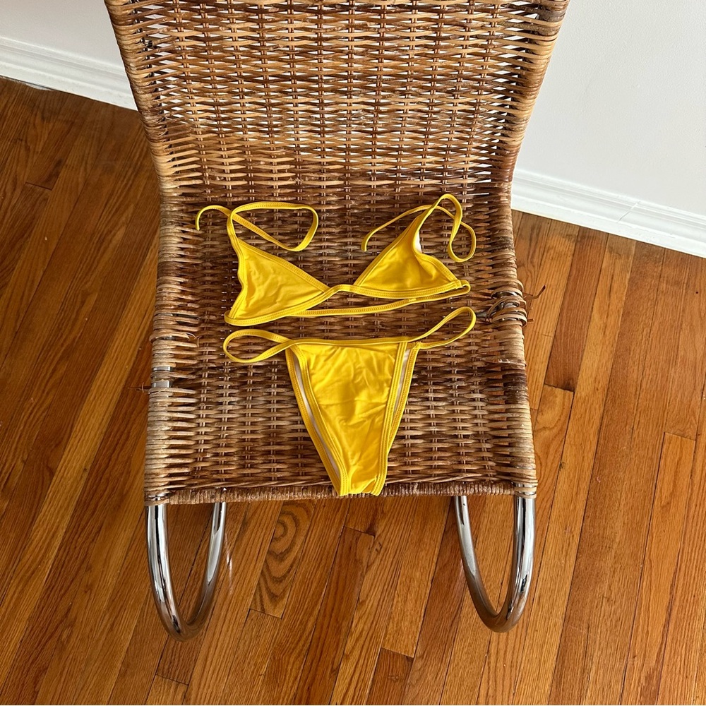 Basic swim la premiere in yellow